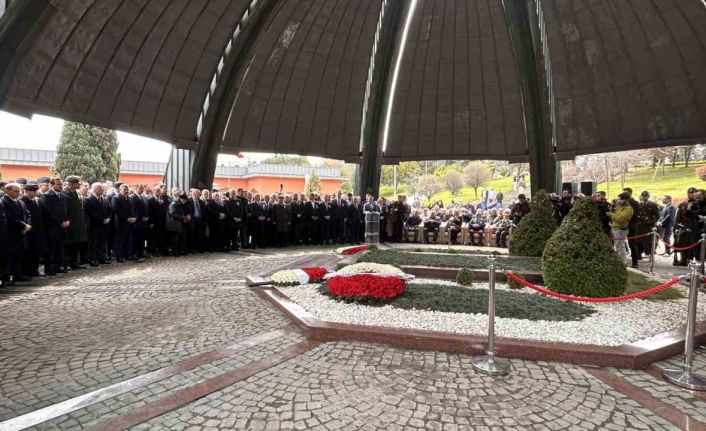8’inci Cumhurbaşkanı Turgut Özal, vefatının 33’üncü seneyi devriyesinde kabri başında anıldı