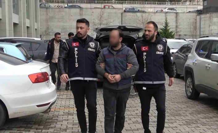 Ablaları ve erkek arkadaşını hastanede bıçaklayan 3 kardeş adliyeye sevk edildi