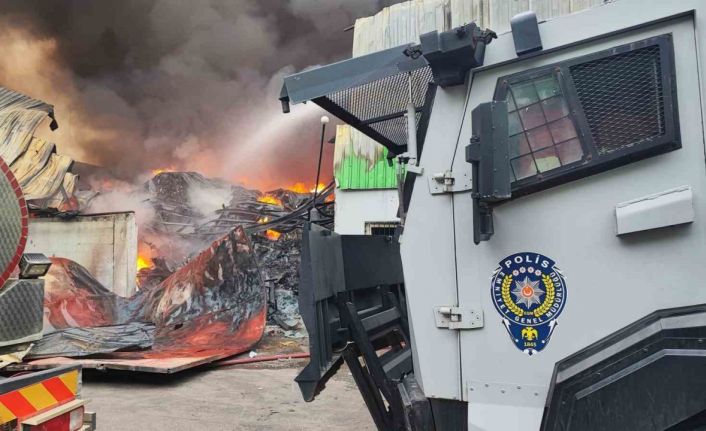 Adana Valisi Yavuz: "Yangın 5 iş yerine sirayet etti ancak çevrelendi"