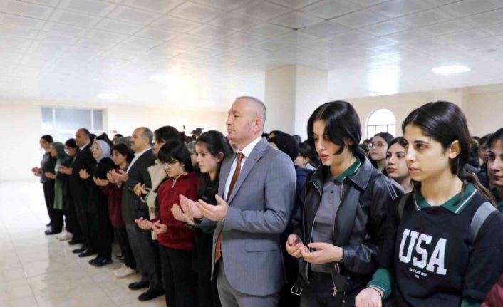 Ağrı’da okullarda eğitim, Kahramanmaraş’ta hayatını kaybedenler için okunan Fatiha ile başladı