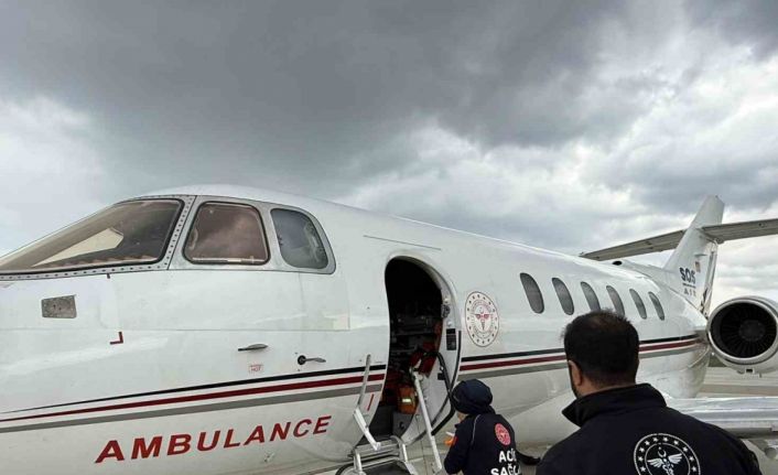 Ağrı’da tedavi gören prematüre bebek ambulans uçakla Elazığ’a sevk edildi