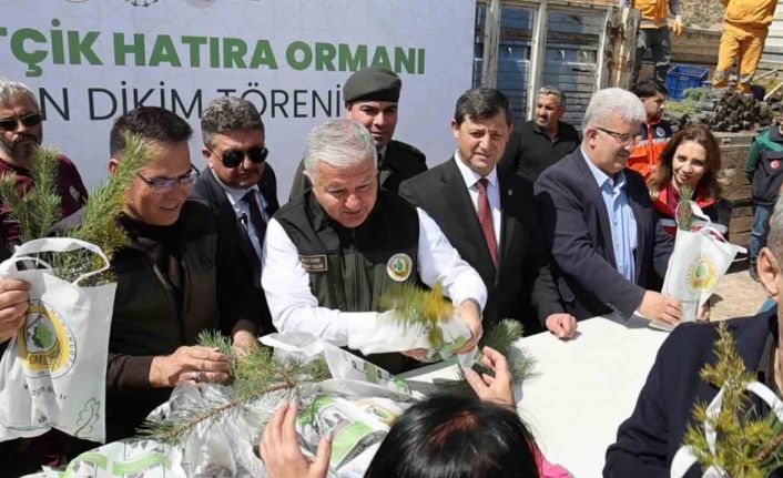 Aksaray’ın Mehmetçik Hatıra Ormanı’nda 2 bin 500 fidan toprakla buluşturuldu