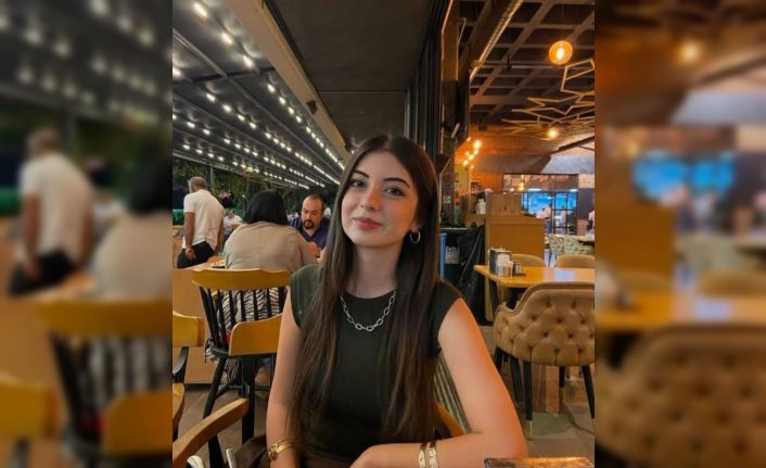 Alev alan otomobilde hayatını kaybeden 25 yaşındaki doktor son yolculuğuna uğurlandı