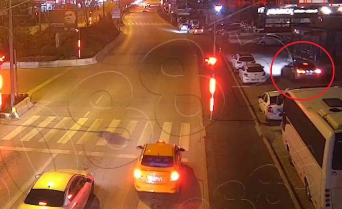 Alkollü sürücü trafiği altüst etti, gözaltına alınırken de 3 polisi yaraladı