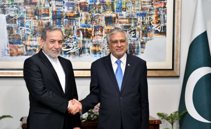 Arakçi, Pakistanlı mevkidaşı Dar ve Pakistan Genelkurmay Başkanı Munir ile görüştü