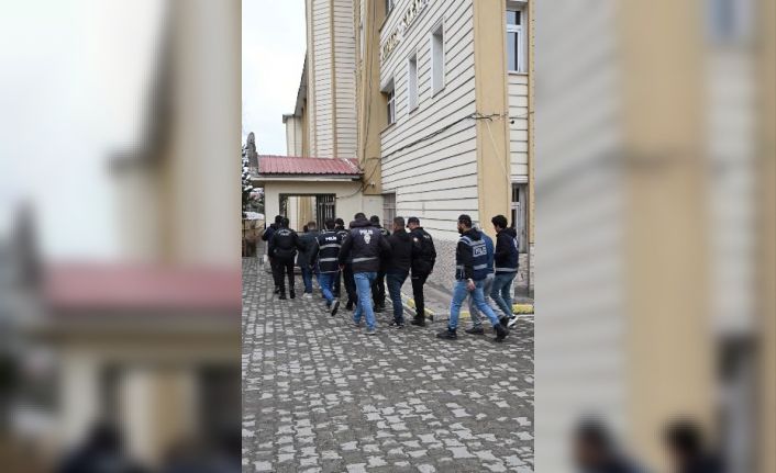 Ardahan merkezli 5 ilde "rüşvet ve görevi kötüye kullanma" operasyonu: 7 kişi tutuklandı