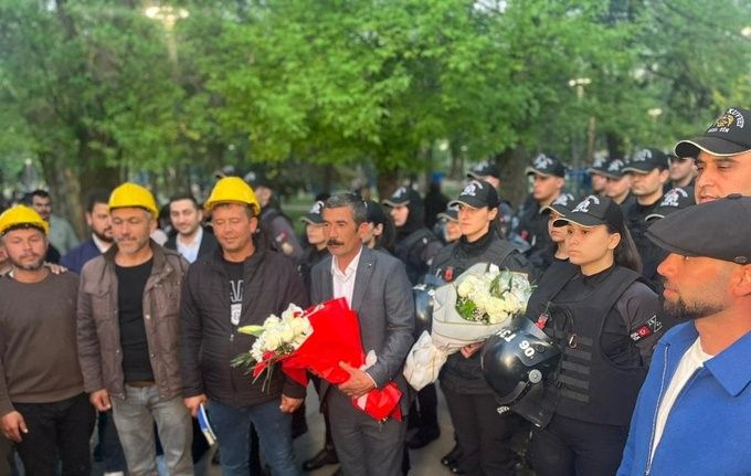 Bakan Çiftçi: "Madenci eyleminin sağduyu ve ve nezaket içinde sona ermesi anlamlı bir tablo ortaya koymuştur"