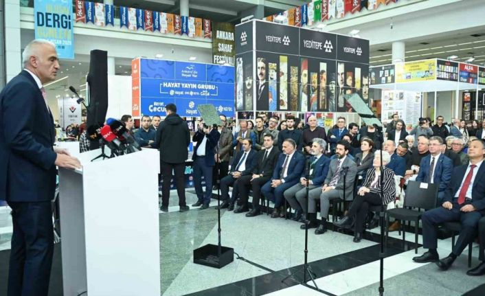 Bakan Ersoy: "Bin 300 halk kütüphanesiyle 800 bin metrekareye ulaşarak rekor kırdık"