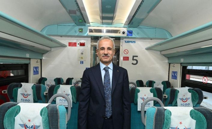 Bakan Uraloğlu: "Ankara-Sivas hattımız ile açıldığı günden bu yana 2 milyon 356 bin 815 yolcumuza hizmet verdik"