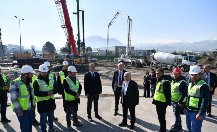 Başkan Büyükkılıç’tan Kartal Katlı Kavşağı’na yakın takip: "Verimli bir şekilde çalışmalar sürüyor"