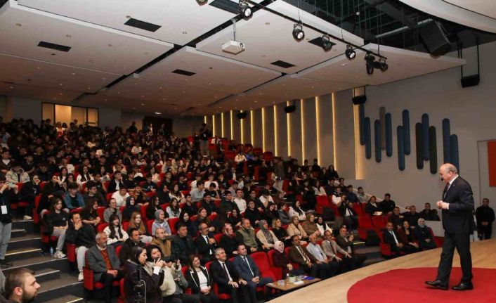 Başkan Özlü gençlere hem kariyer sırlarını hem de yeni hayalini anlattı