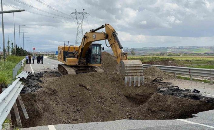 Batman’da sağanak yağış nedeniyle yol çöktü, Güney Çevre Yolu ulaşıma kapatıldı