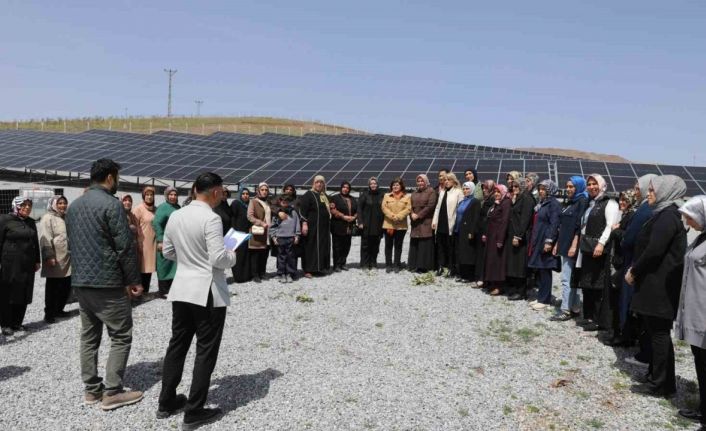 Battalgazi Belediyesi proje ve yatırımları AK Parti Yeşilyurt Kadın Kolları’na tanıtıldı