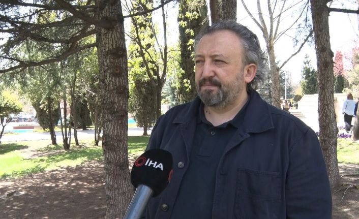 Bir Adam Yaratmak filminin yönetmeni Çeri: "Günümüz insanı çok fazla bir şekilde kendine zarar verecek iç çatışmaları yaşıyor"