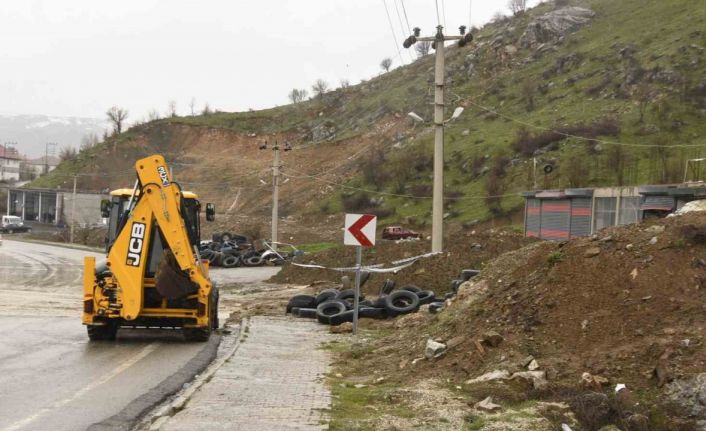 Bitlis’te yağışlardan dolayı toprak kayması meydana geldi