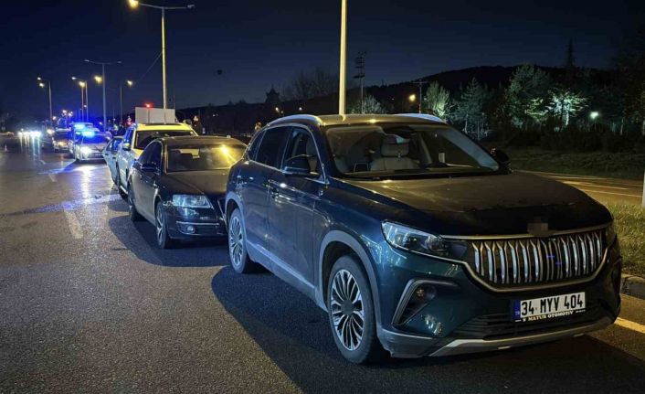 Bolu’da ani fren yapıp kaçan sürücü, zincirleme kazaya neden oldu: 3 yaralı