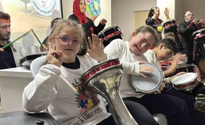 Bolu’da özel öğrencilerden renkli kutlama: Darbuka şovu alkış aldı