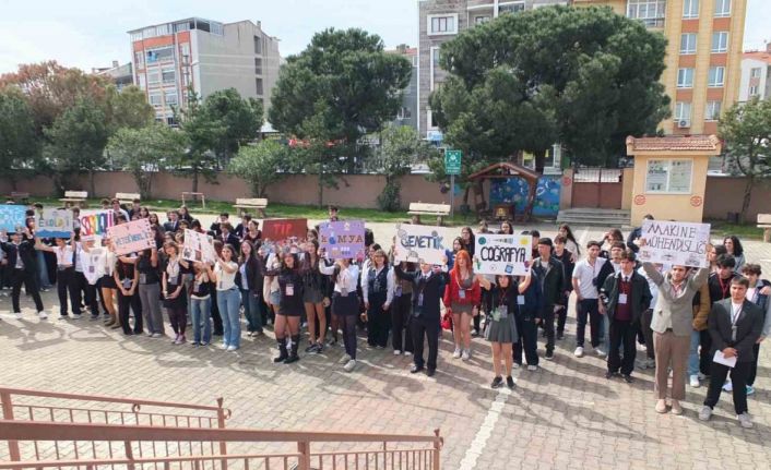 Burhaniye’ de çalıştay öğrencileri akademisyenlerle buluşturdu