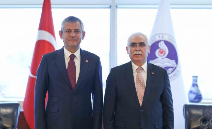 CHP Genel Başkanı Özel: "Anayasa Mahkemesi, Türkiye’de herkesin, her türlü tartışmadan uzak tutması gereken bir mahkeme"