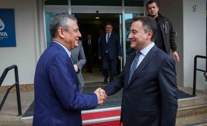 CHP Genel Başkanı Özel: "Anayasal zorunluluk sürecinde olduğumuz konusunda hemfikir olduk"