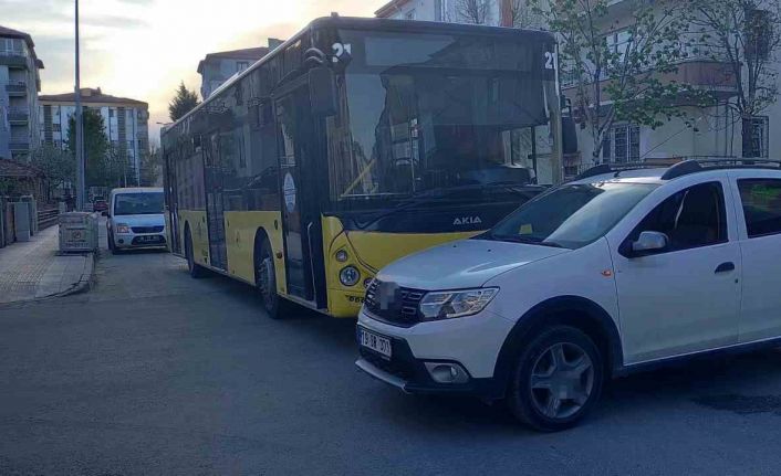 Çorum’da halk otobüsü ile otomobil çarpıştı: 4 yaralı