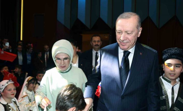 Cumhurbaşkanı Erdoğan: "İnsanlık zincirinin ebediyet halkası olan siz çocuklarımız geleceğimizi şekillendireceksiniz"