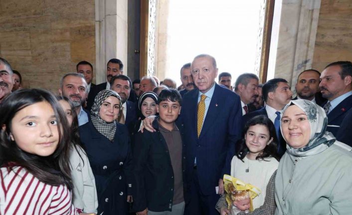 Cumhurbaşkanı Erdoğan: "Türkiye Cumhuriyeti Devleti sıradan bir devlet değildir. Hiçbir güç Türkiye ve Türkiye Cumhurbaşkanı’na parmak sallayamaz"