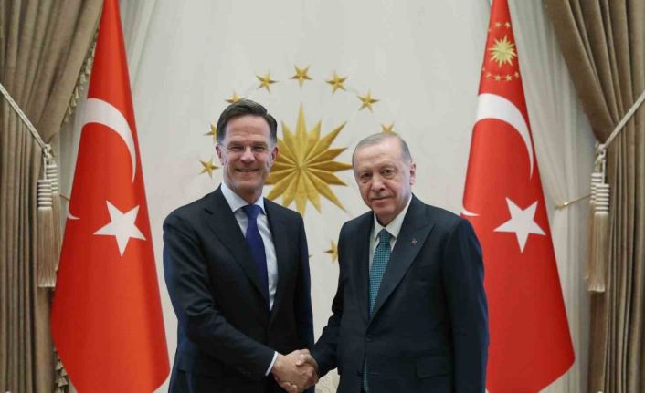 Cumhurbaşkanı Recep Tayyip Erdoğan, Cumhurbaşkanlığı Külliyesi’nde NATO Genel Sekreteri Mark Rutte ile bir araya geldi.