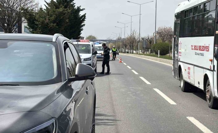 D-100’de karşıya geçmek isterken cipin çarptığı yaşlı adam ağır yaralandı