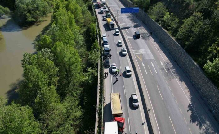 D-650’yi kilitleyen kaza: İki tır çarpıştı, uzun araç kuyrukları oluştu