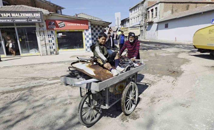 Edirne’de 23 Nisan’da farklı bir gün: Biri eğlendi biri çalıştı