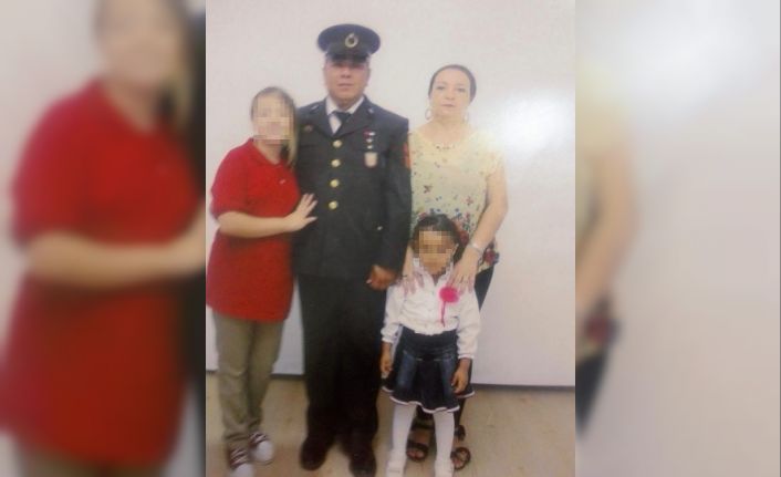 Emekli uzman çavuş, eşi ve bir kızını öldürüp diğer kızını yaraladıktan sonra intihar etti