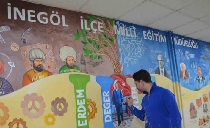 Engelli öğretmen hayal gücünü kullandı, Türkiye Yüzyılı Maarif Modeli müfredatını duvara resmetti
