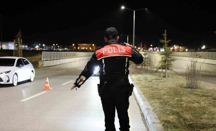 Erzurum Emniyeti suça ve suçluya göz açtırmıyor: 284 şahıs adalete teslim edildi