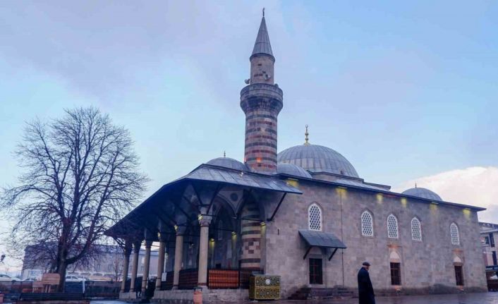 Erzurum’da bin 635 camide bin 680 din görevlisi görev yapıyor