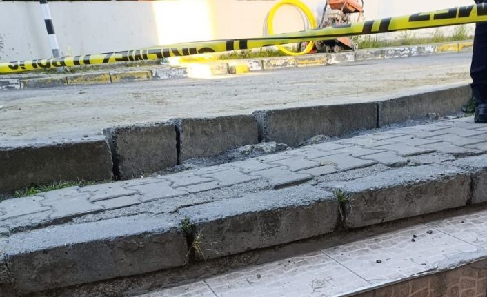 Eyüpsultan’da doğalgaz çalışması sırasında havan topu mermisi olduğu değerlendirilen mühimmat bulundu