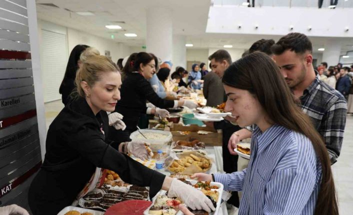 Fırat Üniversitesi’nde sınav öncesi öğrencilere 150 çeşit ev yemeği ikram edildi
