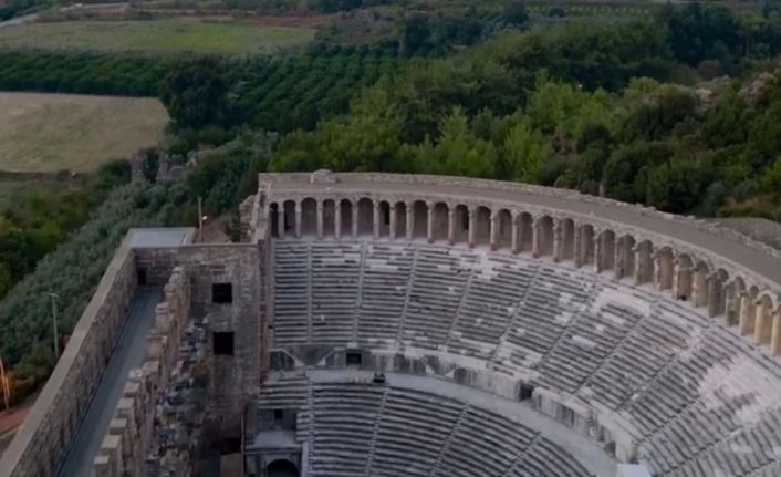 Fiziksel engelli bireyler Aspendos Antik Tiyatrosu’nu VR gözlükleri ile sanal ortamda gezdi