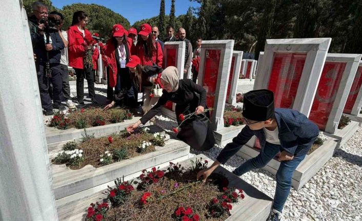 Gençlik ve Spor Bakan Yardımcısı Gürsoy: "Biz o ruhu diri tuttuğumuz sürece ne bayrak iner ne bu millet geri adım atar"