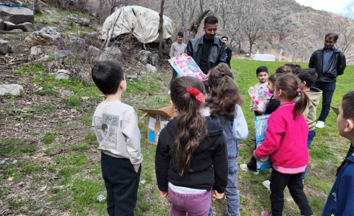 Hayırsever polisten binlerce öğrenciye anlamlı destek