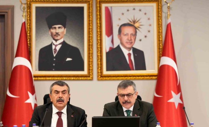 İki bakandan 81 il valisi ve il milli eğitim müdürü ile toplantı