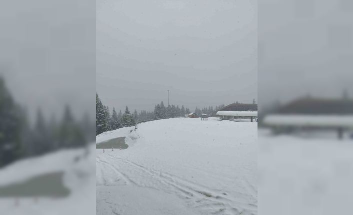 İlkbahar yerini kışa bıraktı, turizm alanı yeniden beyaz örtüyle kaplandı
