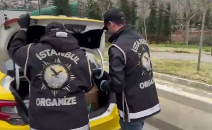 İstanbul’da kaçak silah operasyonu: Takside ve depoda 113 tabanca ele geçirildi