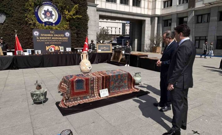 İstanbul’da tarihi eser operasyonu: Yesarizade Kazasker Mustafa İzzet Efendi’nin yaptığı tablo da ele geçirildi