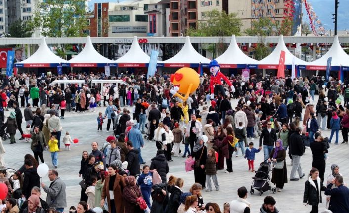 İzmit’te 23 Nisan’a uluslararası ilgi: Çocuklar bayram coşkusunu birlikte yaşıyor