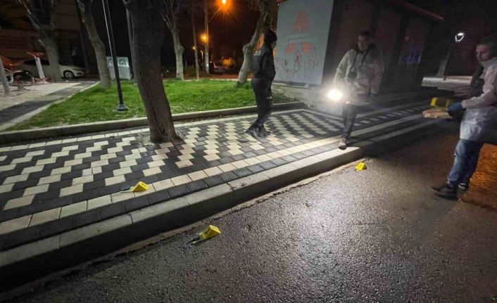 Karaman’da tüfekle rastgele ateş açıldı: Saçmalar otomobil ile binaya isabet etti