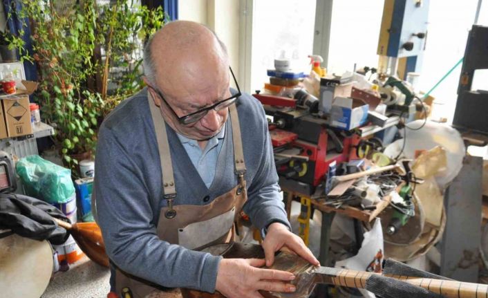 Kars’ta 73 yaşındaki usta, kaybolan "tar" geleneği için çırak arıyor