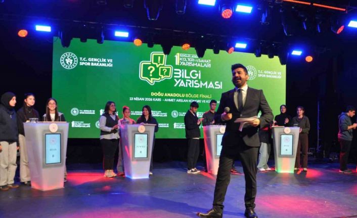 Kars’ta genç yetenekler sahne aldı: Bölge finalinde kültür ve sanat rüzgarı