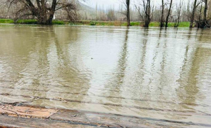 Kayseride Zamantı Irmağı taştı: Kano merkezleri sular altında kaldı