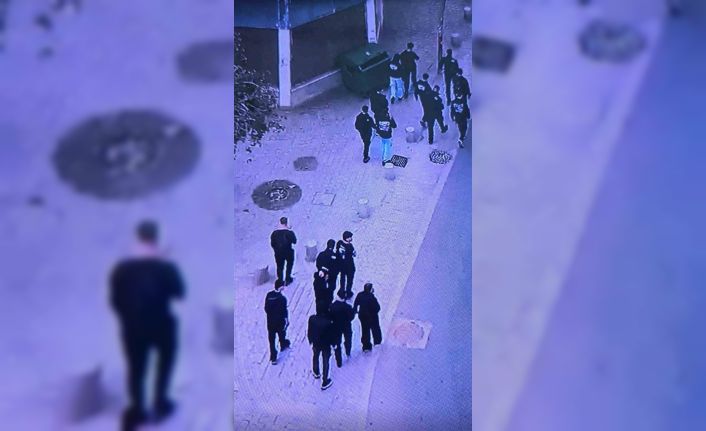 Kıbrıs’ta Rum tarafından çirkin saldırı: Sivillere taş ve patlayıcı madde atıldı